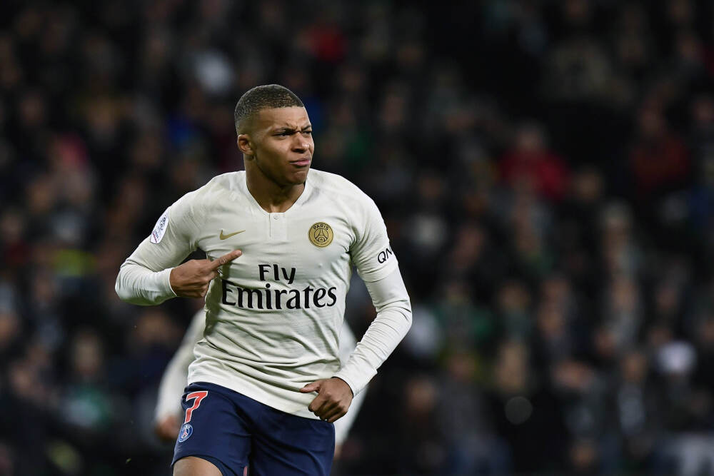 AI进化速递丨上纬新材将发布身高1.88米的全尺寸机器人